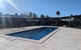 Albert Park Motor Inn - Pool And Shaded Parking